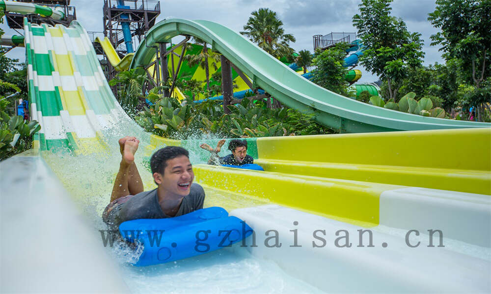 在策划水上乐园时，如何处理危机管理？