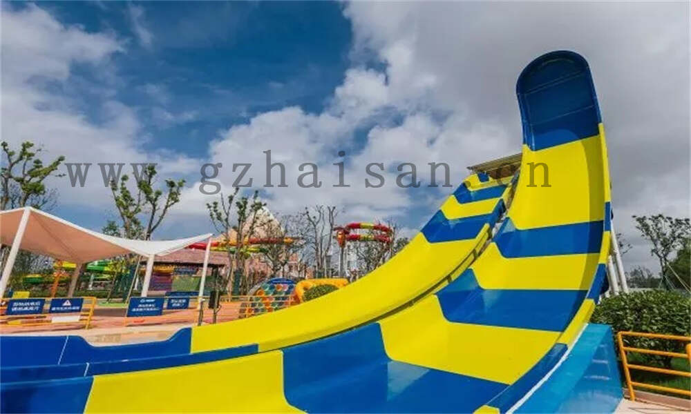 如何通过时尚元素推动水上乐园的二次消费？