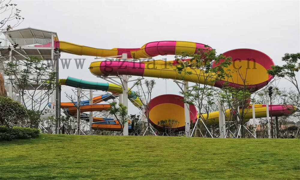 如何策划水上乐园的室内外结合区域？