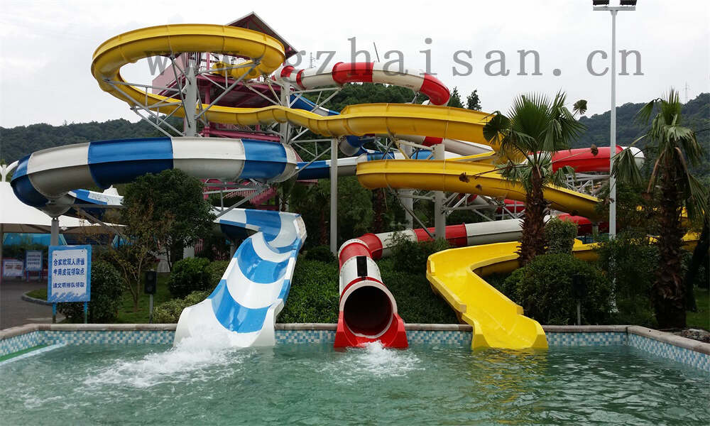 水上乐园设施欢乐无限，畅享清凉一夏